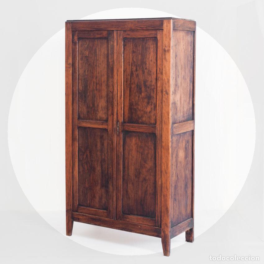 Vintage: Armario parisino vintage dos puertas. Madera de pino. Francia, a&ntilde;os 50