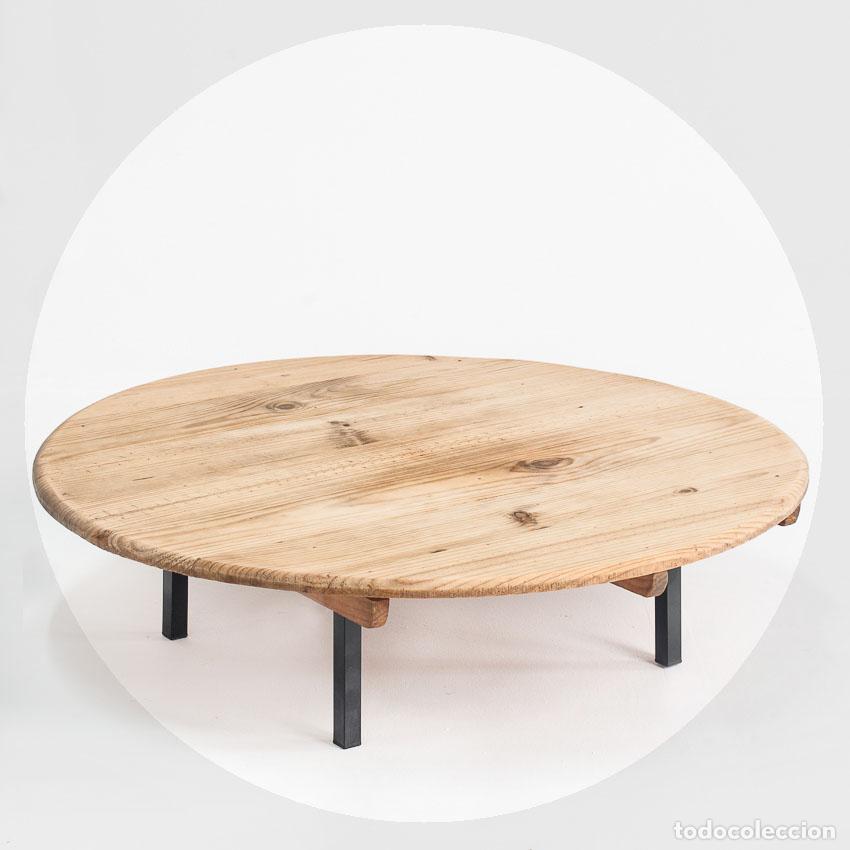 Vintage: Mesa baja vintage en madera de pino encerada. Francia.
