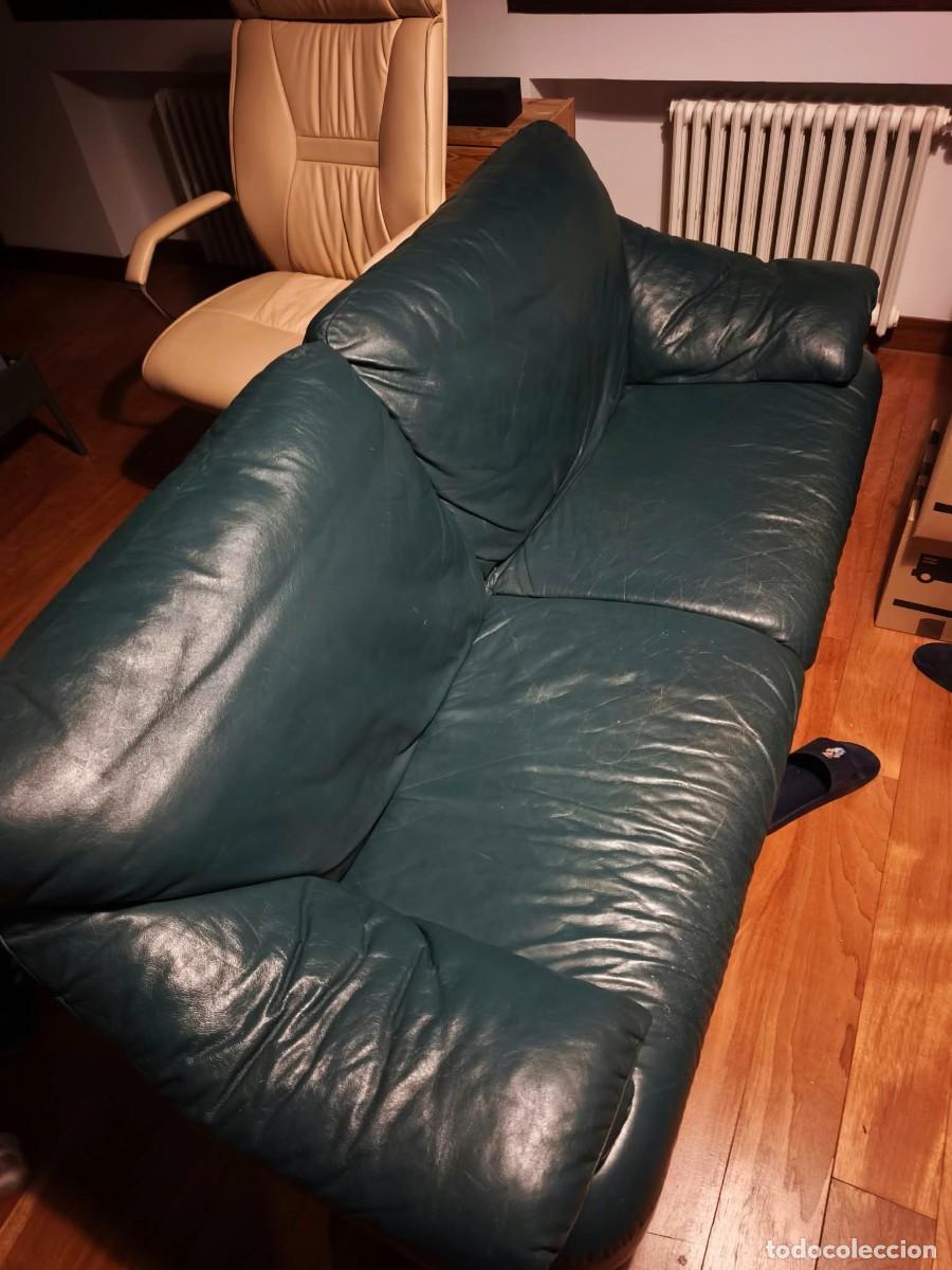 Vintage: Sof&aacute; de cuero verde de estilo cl&aacute;sico