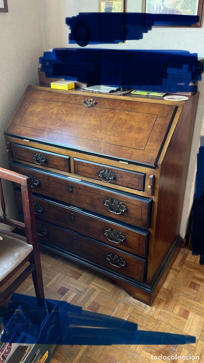 Vintage: Escritorio cl&aacute;sico con tres cajones y tabla abatible