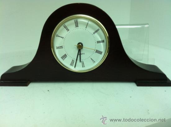 Vintage: Reloj encajado en estructura de madera. - Foto 1