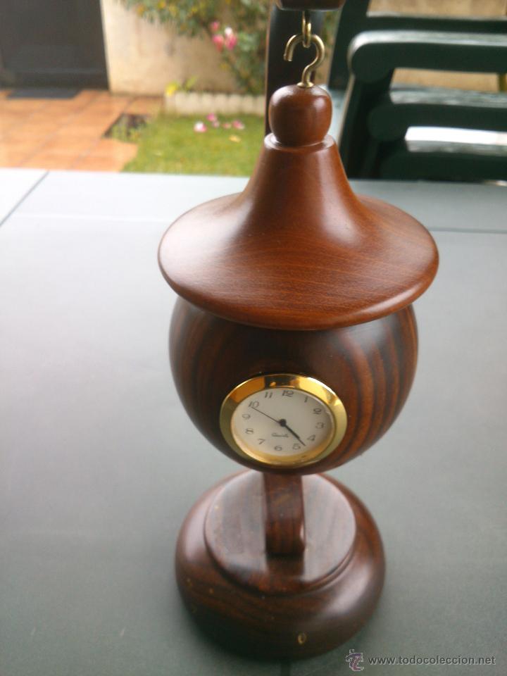Vintage: PEANA DE MADERA CON RELOJ COLGADO - Foto 1