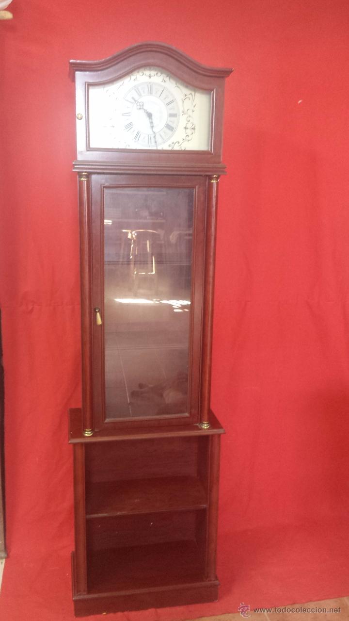 Vintage: Reloj de pared con baldas en su parte central. - Foto 1