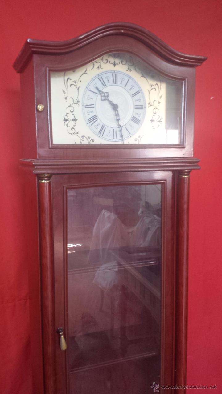 Vintage: Reloj de pared con baldas en su parte central. - Foto 2