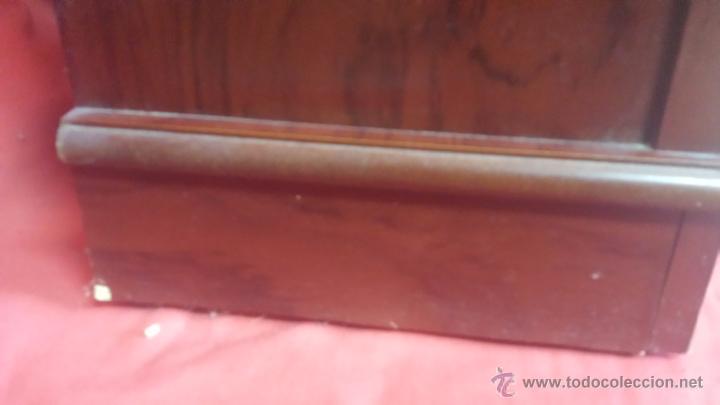 Vintage: Reloj de pared con baldas en su parte central. - Foto 4