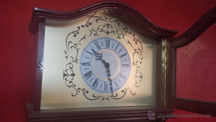Vintage: Reloj de pared con baldas en su parte central. - Foto 5