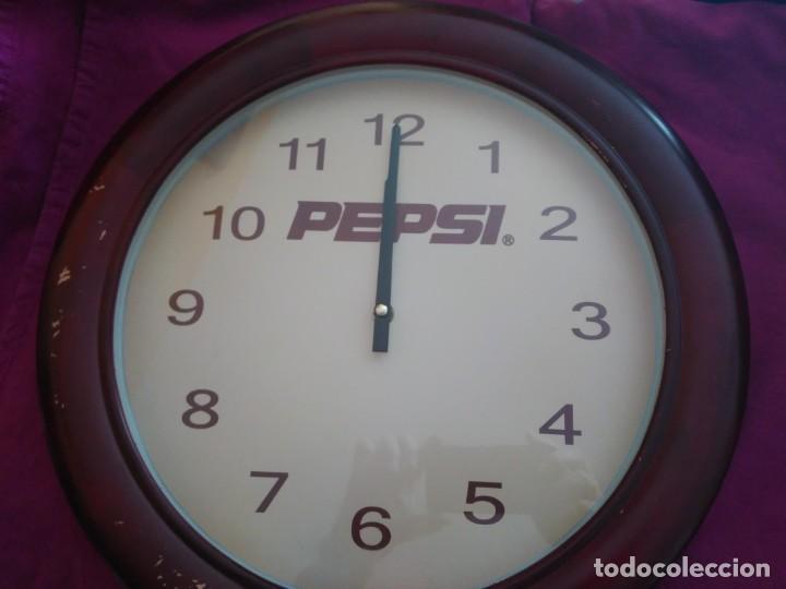 Vintage: RELOJ DE PEPSI COLA CON MARCO DE MADERA - Foto 2