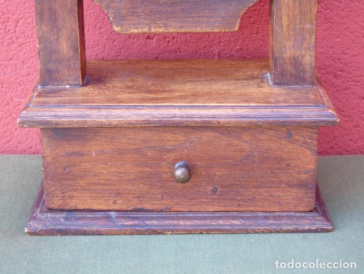 Vintage: RELOJ DE MADERA, CON CAJ&Oacute;N. NO FUNCIONA. - Foto 3