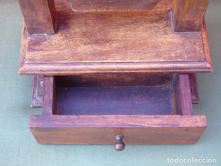 Vintage: RELOJ DE MADERA, CON CAJ&Oacute;N. NO FUNCIONA. - Foto 4