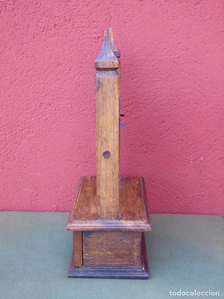 Vintage: RELOJ DE MADERA, CON CAJ&Oacute;N. NO FUNCIONA. - Foto 5