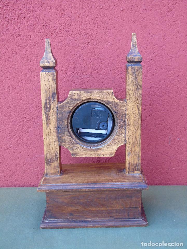 Vintage: RELOJ DE MADERA, CON CAJ&Oacute;N. NO FUNCIONA. - Foto 6