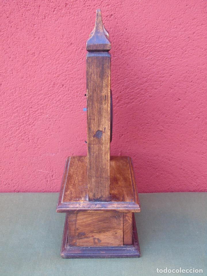 Vintage: RELOJ DE MADERA, CON CAJ&Oacute;N. NO FUNCIONA. - Foto 8