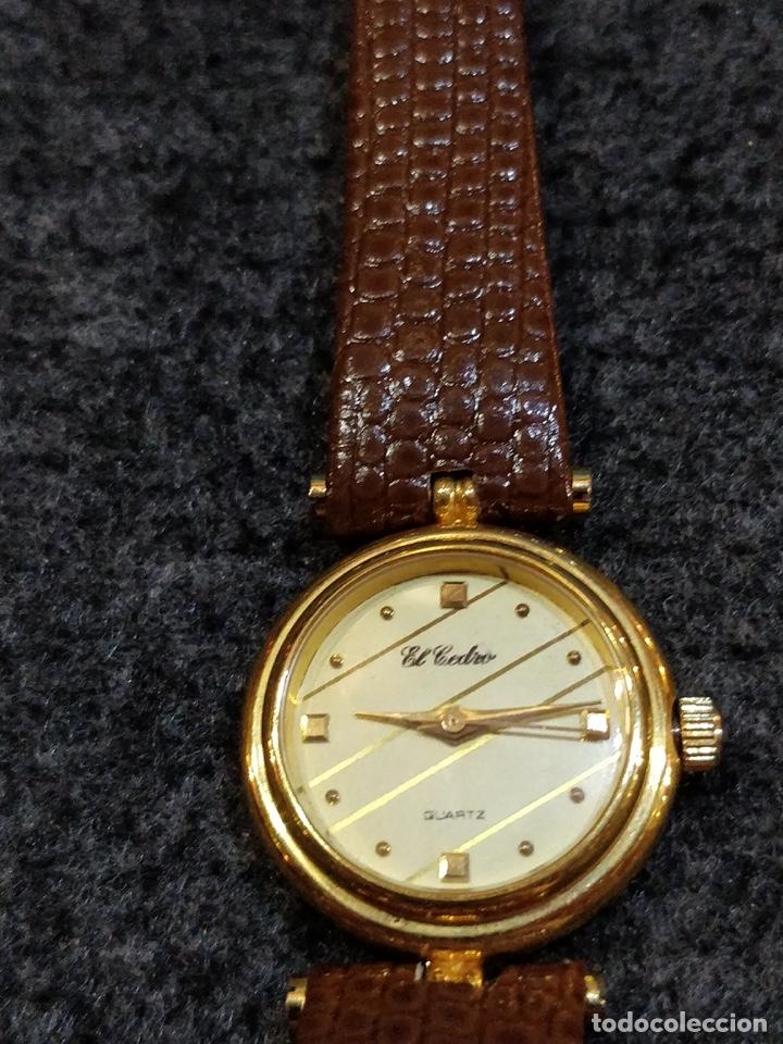 Vintage Uhren: Elegante reloj de se&ntilde;ora, quart, el cedro. Dorado con correa de piel marr&oacute;n