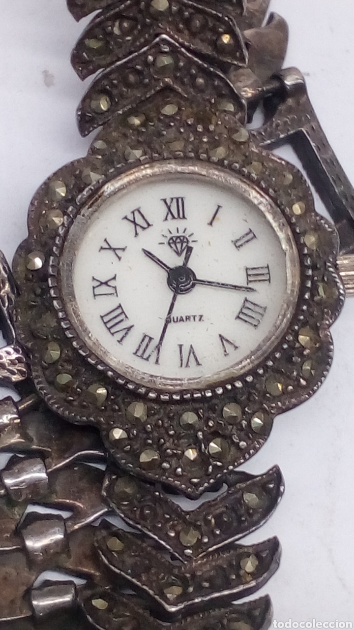 Vintage: Reloj con relieves Quartz - Foto 1