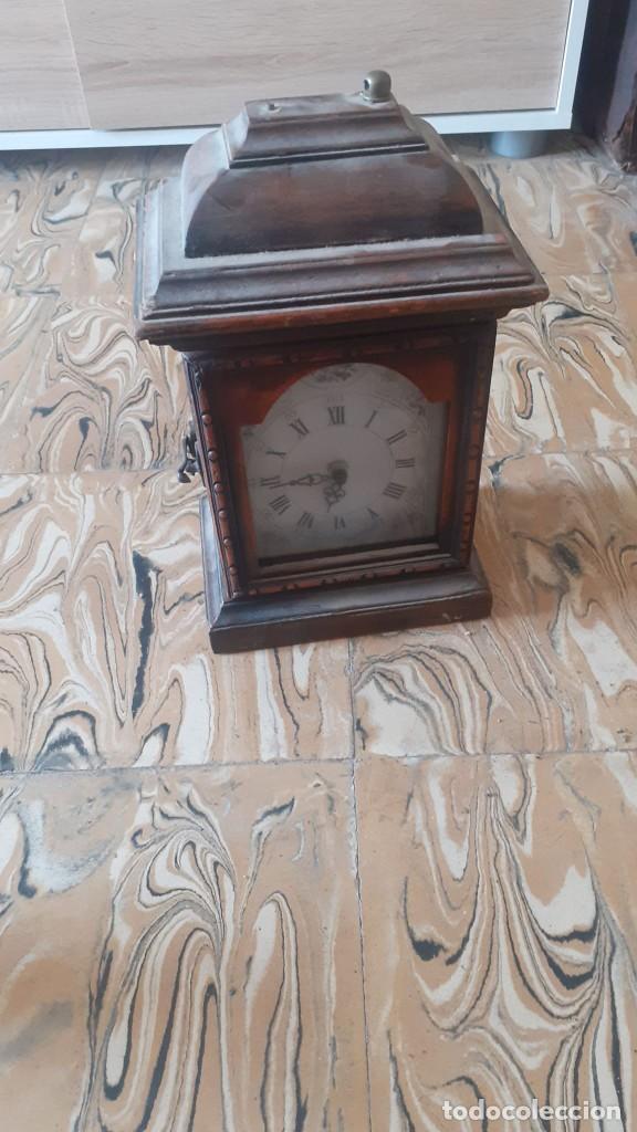 Vintage: reloj de madera maciza con cristal - Foto 1