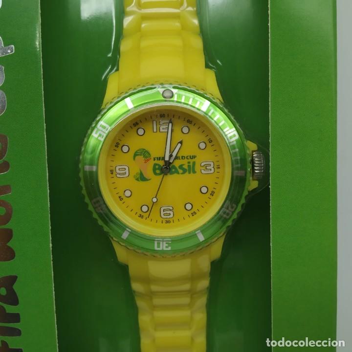 Vintage: Reloj de pulsera, objeto promocional oficial del Mundial de Fútbol Brasil 2014 - Amarillo - NUEVO - Foto 2 - 212379488