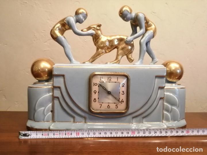 Vintage: Reloj de porcelana y bronce. - Foto 1