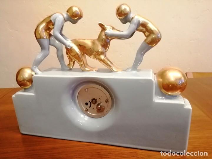 Vintage: Reloj de porcelana y bronce. - Foto 3