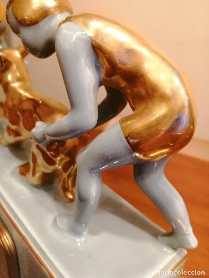 Vintage: Reloj de porcelana y bronce. - Foto 4