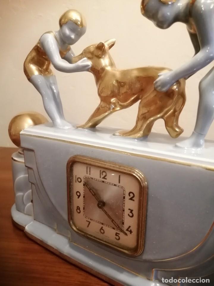 Vintage: Reloj de porcelana y bronce. - Foto 21