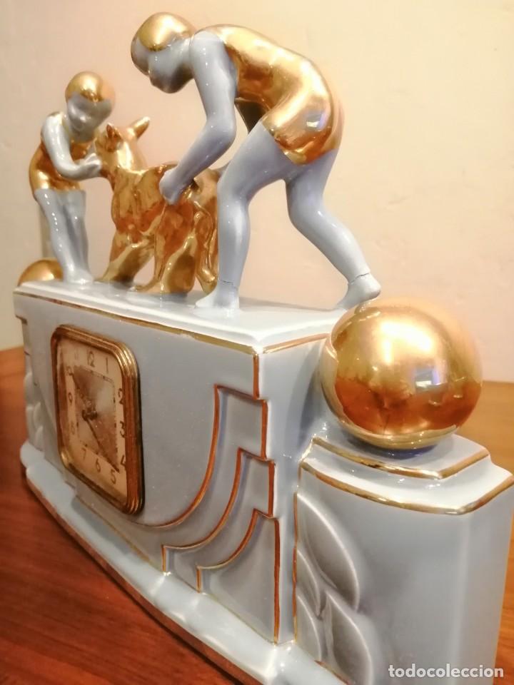 Vintage: Reloj de porcelana y bronce. - Foto 22