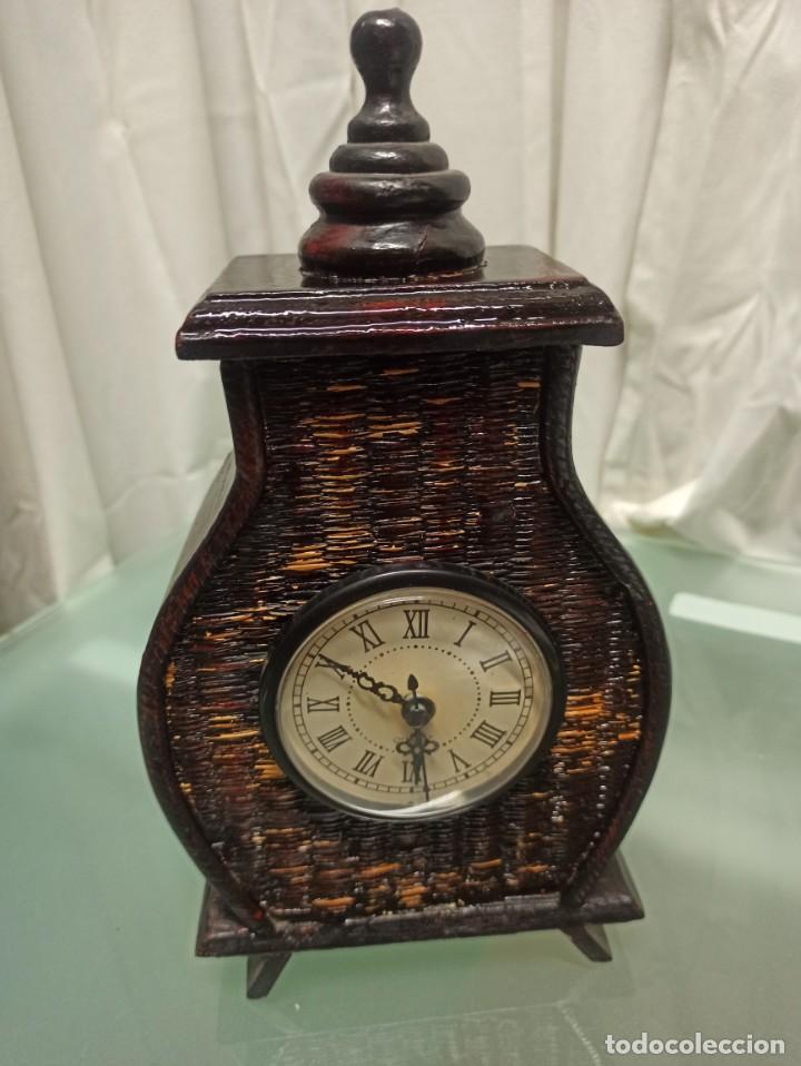 Vintage: RELOJ SOBREMESA EN MADERA - Foto 1