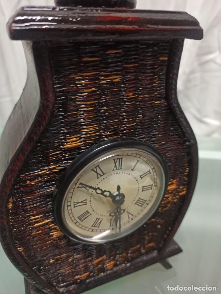 Vintage: RELOJ SOBREMESA EN MADERA - Foto 2
