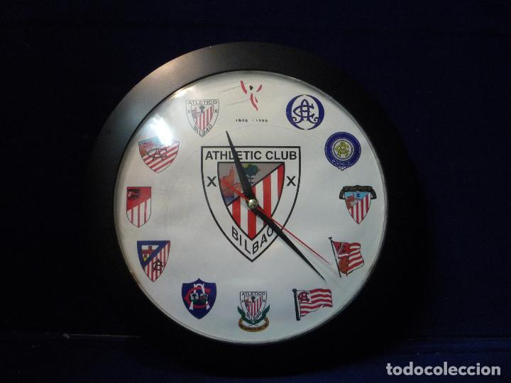 Vintage: RELOJ ESCUDOS ATHLETIC PLASTICO - Foto 1