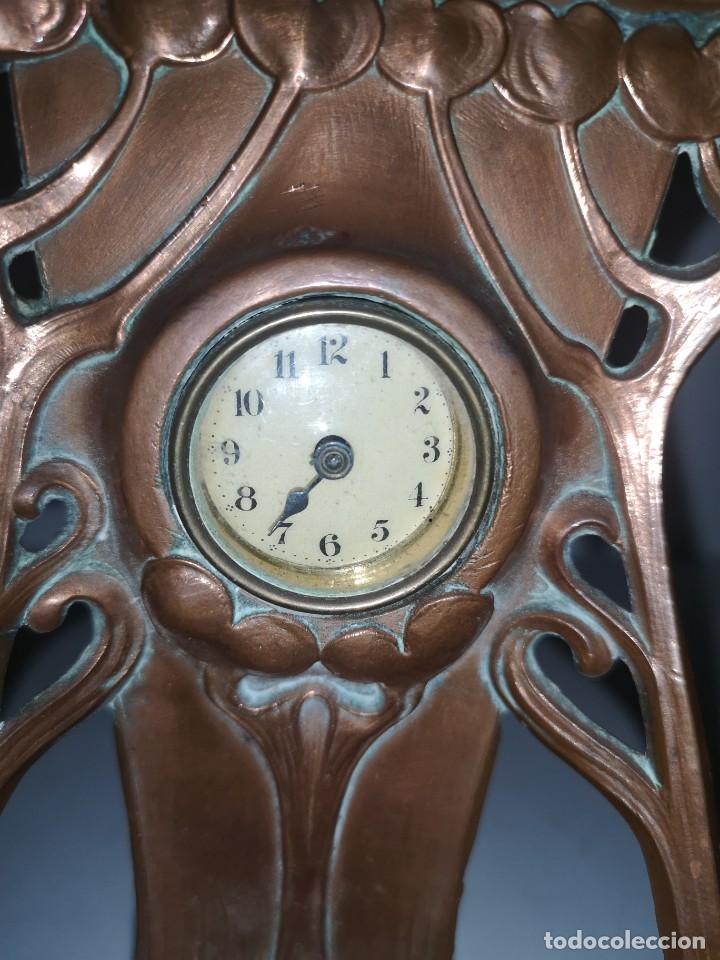 Vintage: Reloj de mesita lat&oacute;n - Foto 3