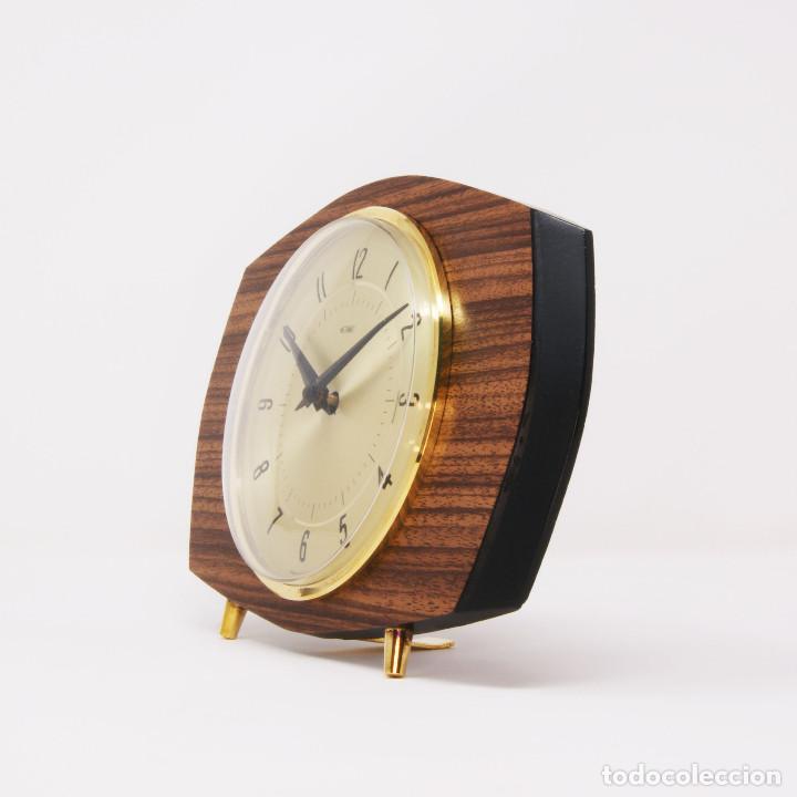 ESTANTERIA ANTIGUA PARA CD s CON RELOJ 99x49