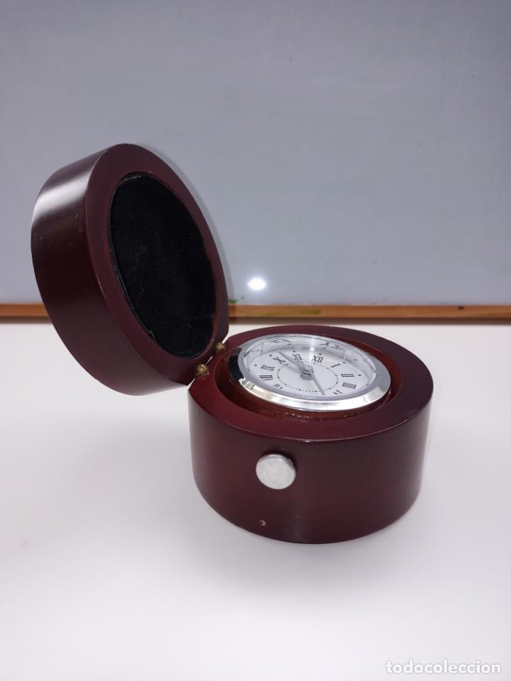 Vintage: Reloj basculante en caja de madera - Foto 6