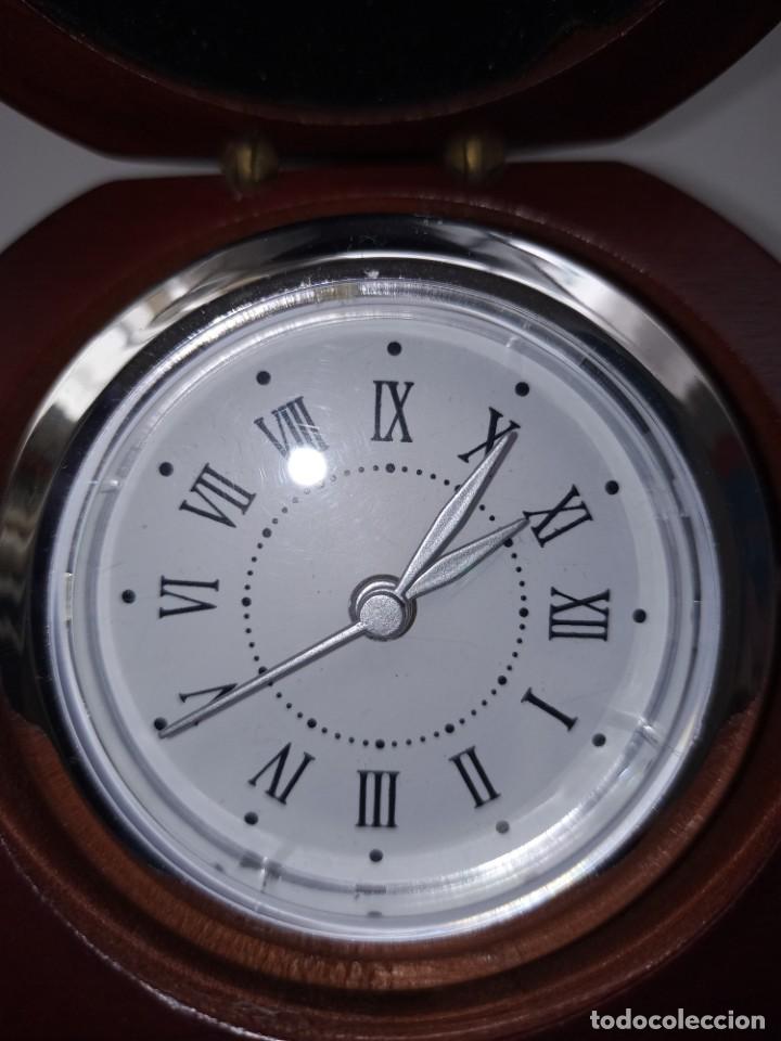 Vintage: Reloj basculante en caja de madera - Foto 2