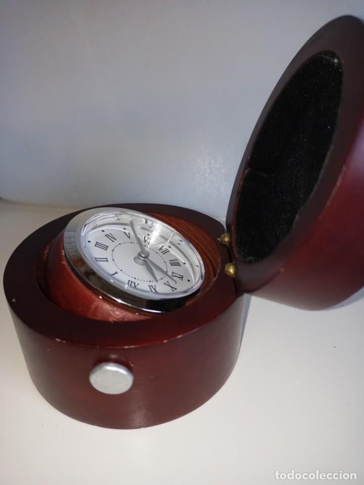 Vintage: Reloj basculante en caja de madera - Foto 3