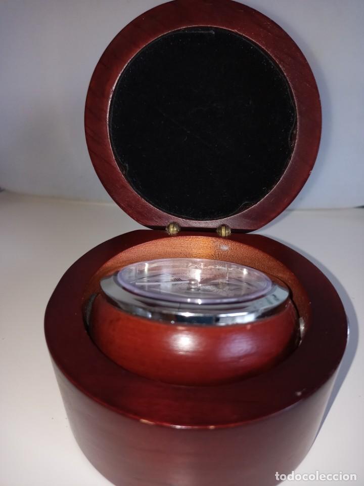 Vintage: Reloj basculante en caja de madera - Foto 4