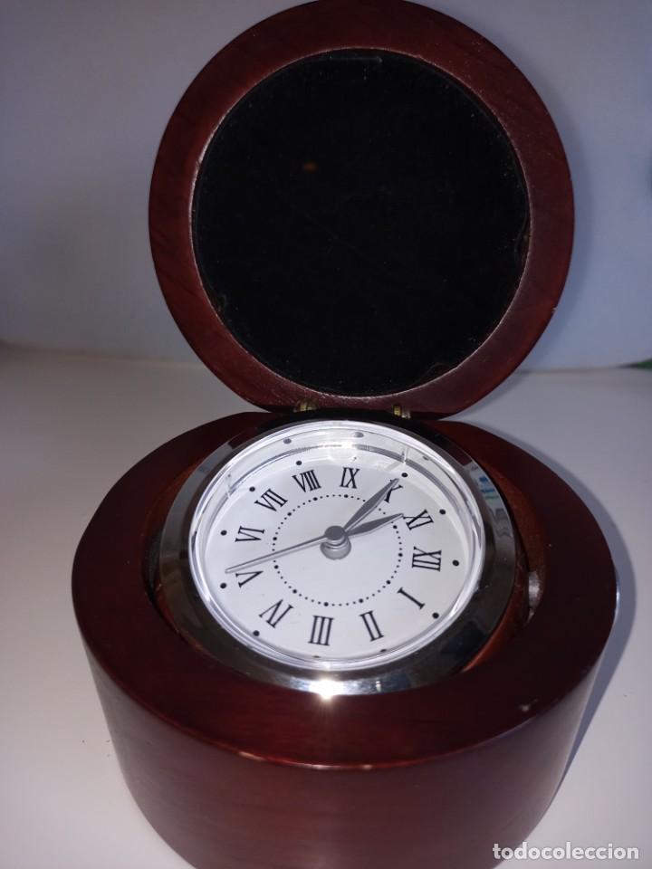 Vintage: Reloj basculante en caja de madera - Foto 13