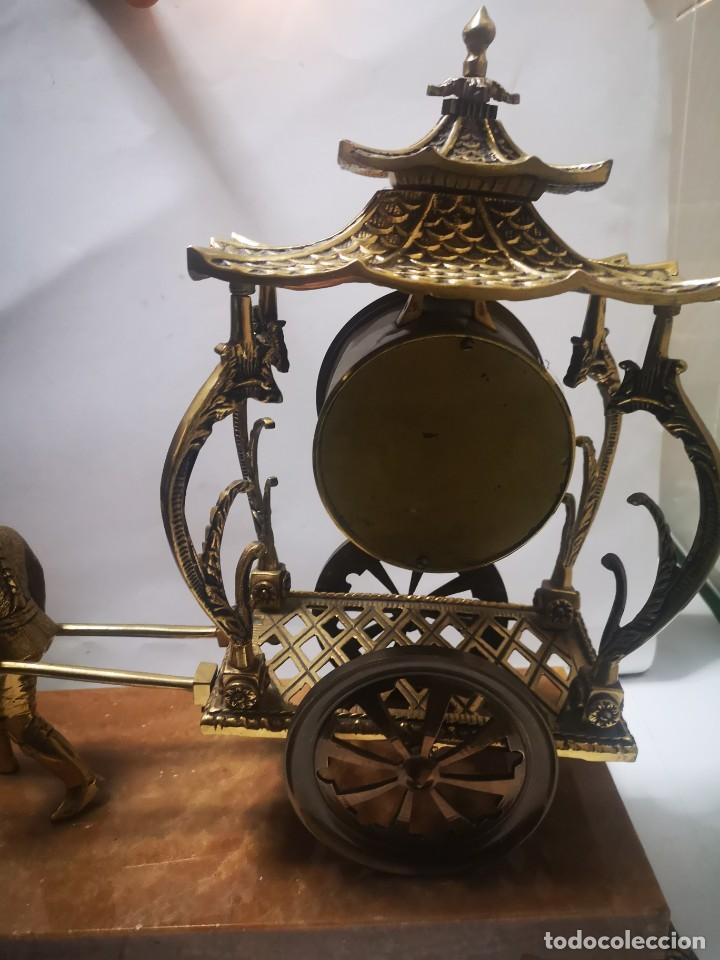 Vintage: Reloj carro de bronce y m&aacute;rmol de mesa - Foto 6