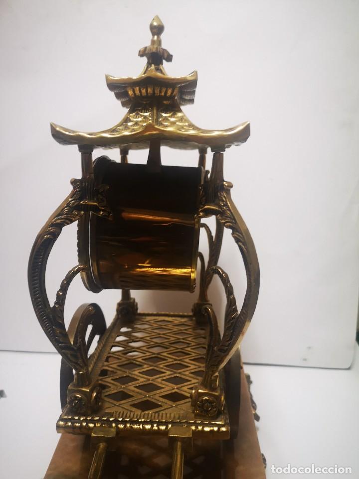 Vintage: Reloj carro de bronce y m&aacute;rmol de mesa - Foto 7