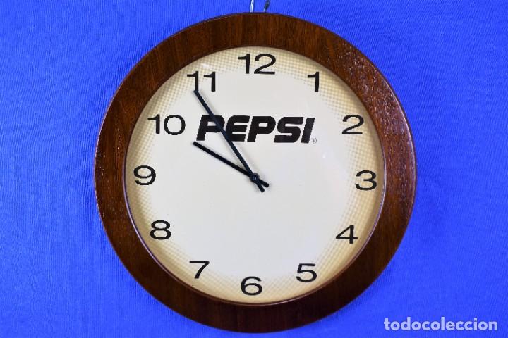 Vintage: Reloj de pared en madera de Pepsi - Foto 1