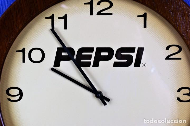 Vintage: Reloj de pared en madera de Pepsi - Foto 2