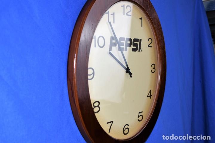 Vintage: Reloj de pared en madera de Pepsi - Foto 3