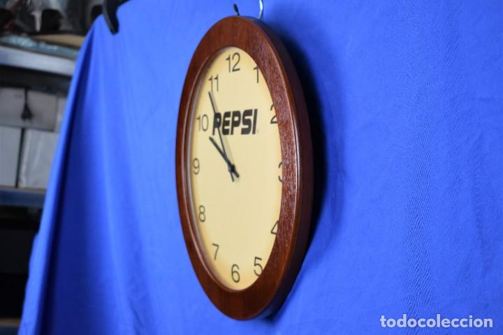 Vintage: Reloj de pared en madera de Pepsi - Foto 4