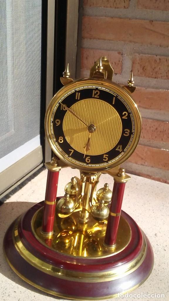 Vintage: RELOJ CON C&Uacute;PULA DE CRISTAL. MADE IN GERMANY. - Foto 2