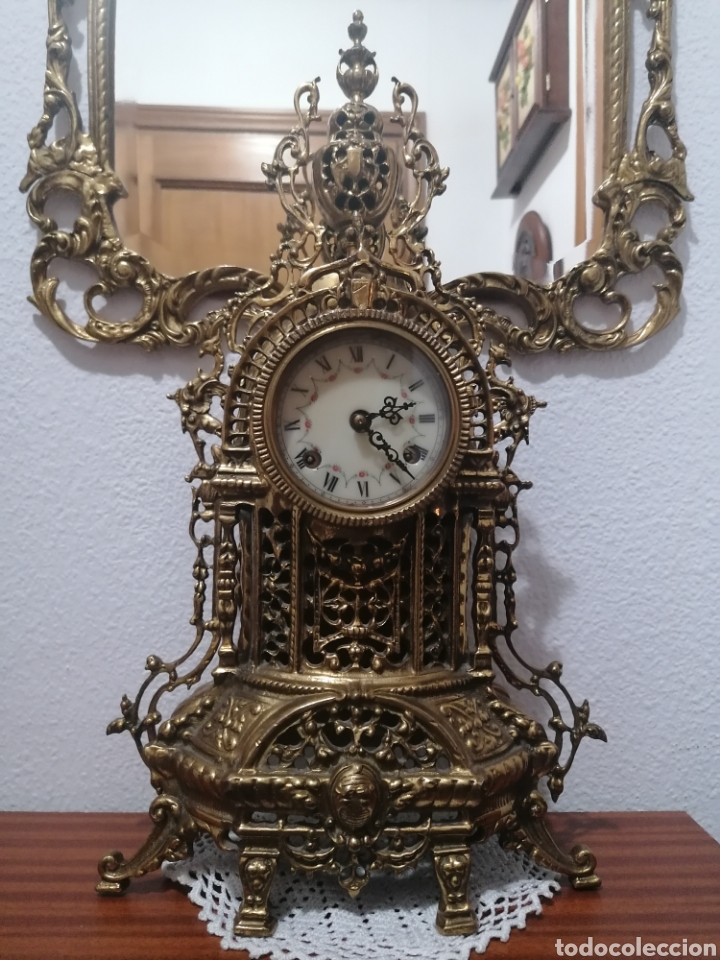Vintage: Reloj de bronce y sonajeria - Foto 1