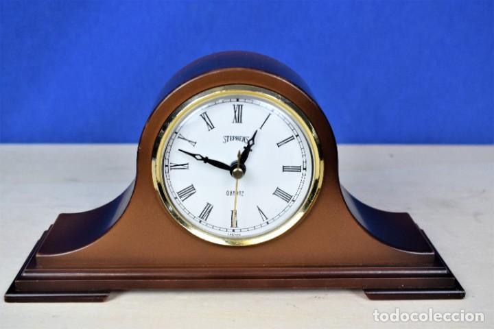 Vintage: Reloj de sobremesa Stephens de pl&aacute;stico - Foto 1