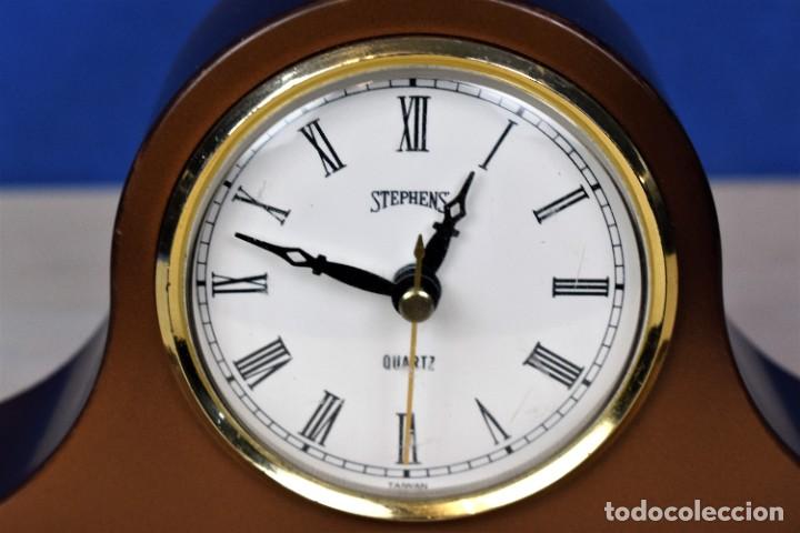 Vintage: Reloj de sobremesa Stephens de pl&aacute;stico - Foto 2