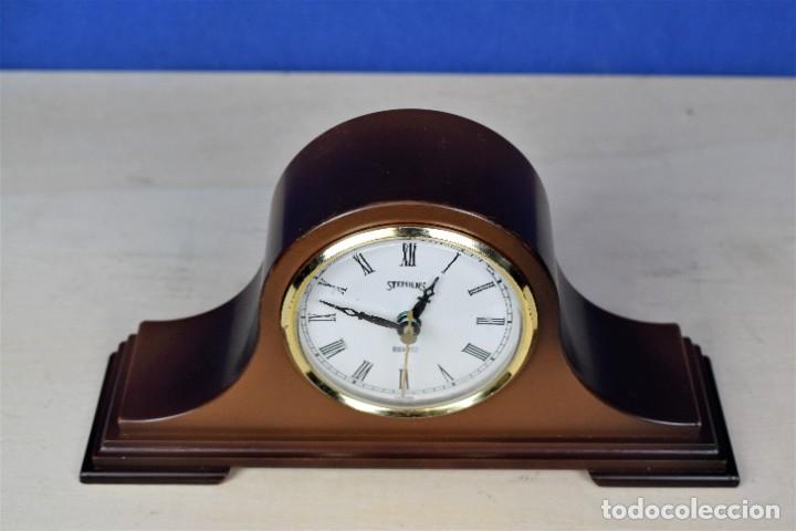 Vintage: Reloj de sobremesa Stephens de pl&aacute;stico - Foto 3