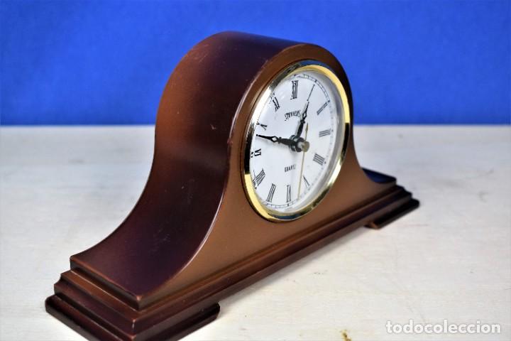 Vintage: Reloj de sobremesa Stephens de pl&aacute;stico - Foto 5
