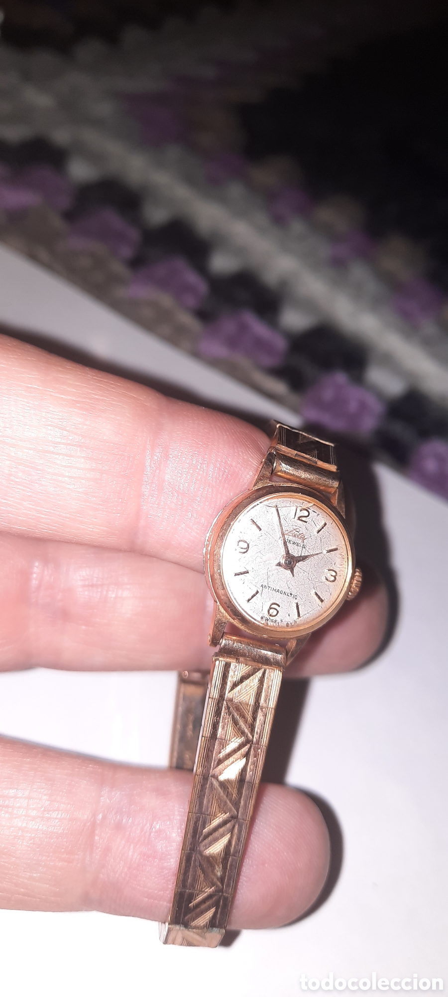 Vintage Watches: Reloj de se&ntilde;ora antiguo. Tiene en la esfera una se&ntilde;a.ignoro si funciona. Muy bonito