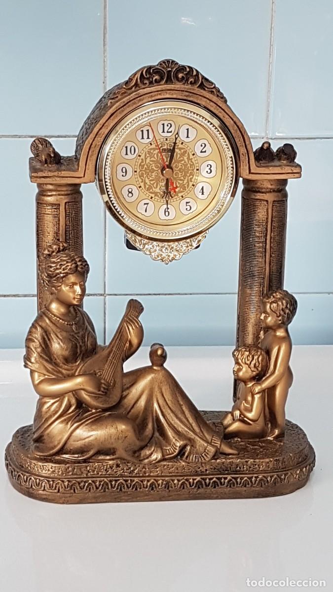 Vintage: RELOJ DE RESINA DORADO FUNCIONANDO - Foto 1