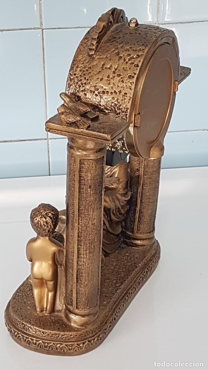 Vintage: RELOJ DE RESINA DORADO FUNCIONANDO - Foto 7